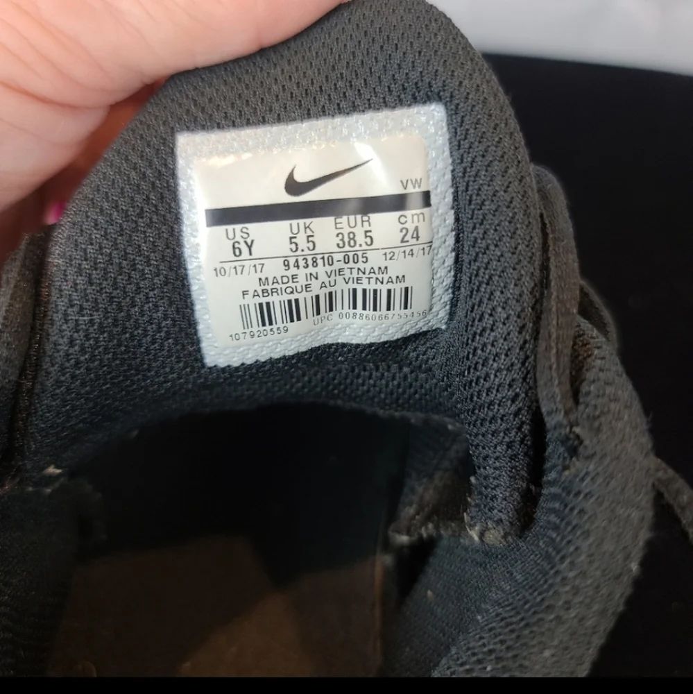 Nike Youth Air Max Infuriate 2 Black and G…